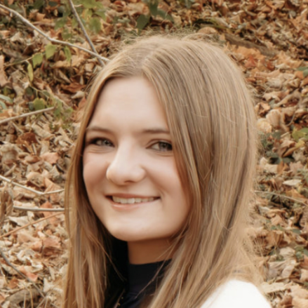 Headshot of Kaylee Kronenthal '28