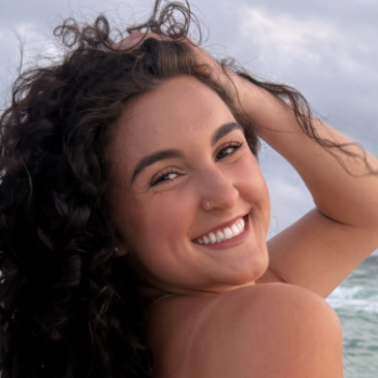 Headshot of Sarah Holdread '27