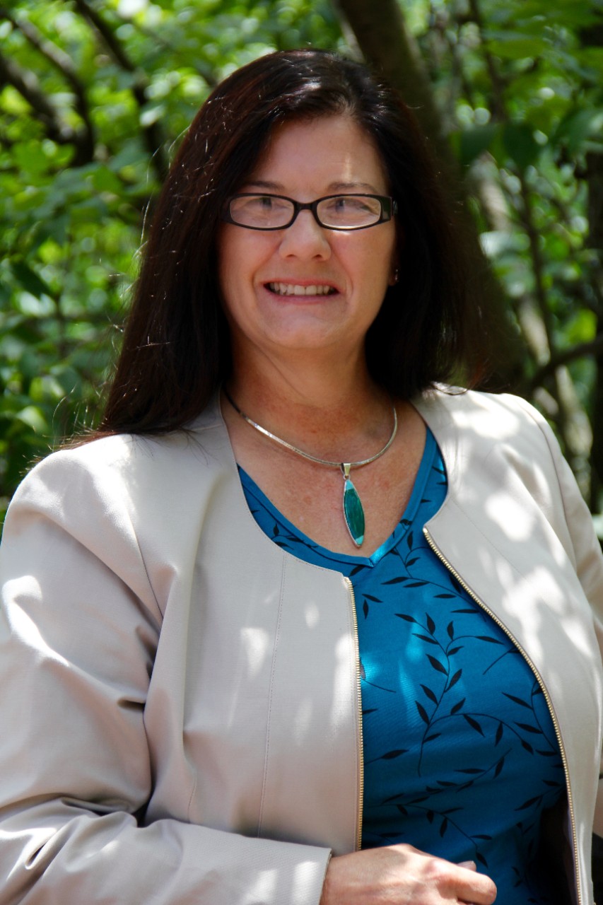 Headshot of Lisa Hachey, DNP, CNM